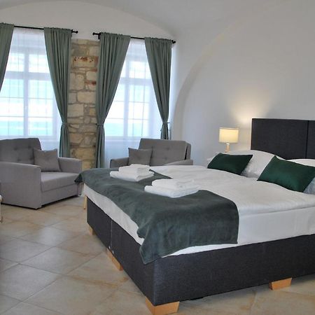 White Swan Boutique Apartments ปราก ภายนอก รูปภาพ