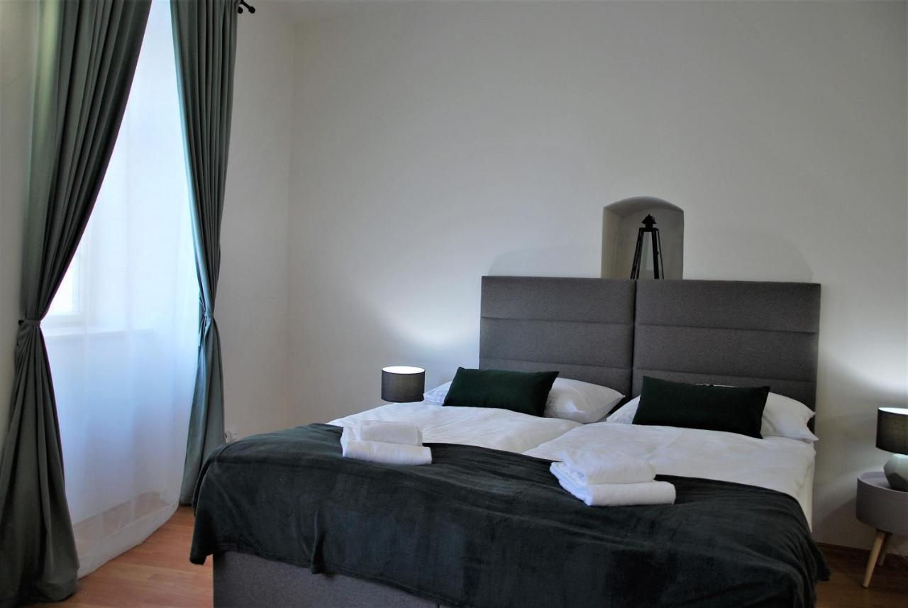 White Swan Boutique Apartments ปราก ภายนอก รูปภาพ