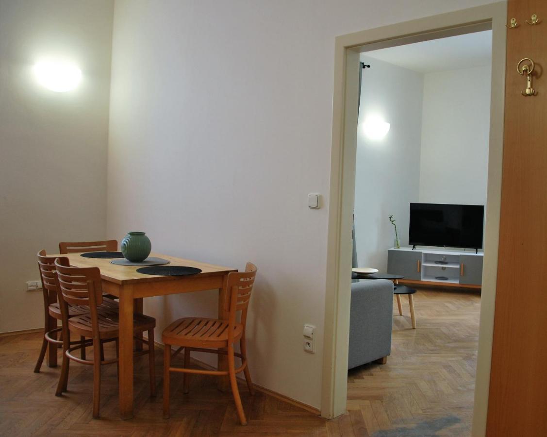 White Swan Boutique Apartments ปราก ภายนอก รูปภาพ