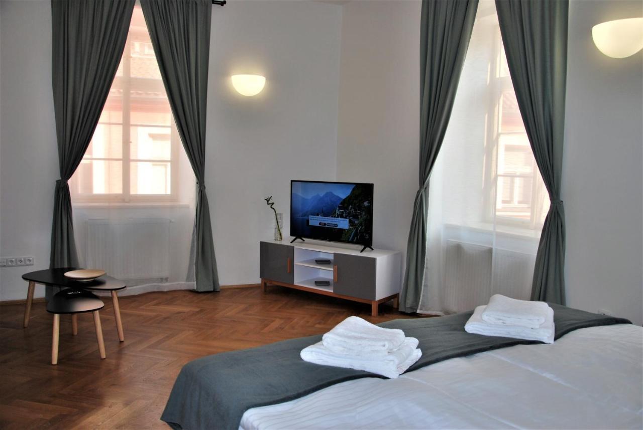 White Swan Boutique Apartments ปราก ภายนอก รูปภาพ