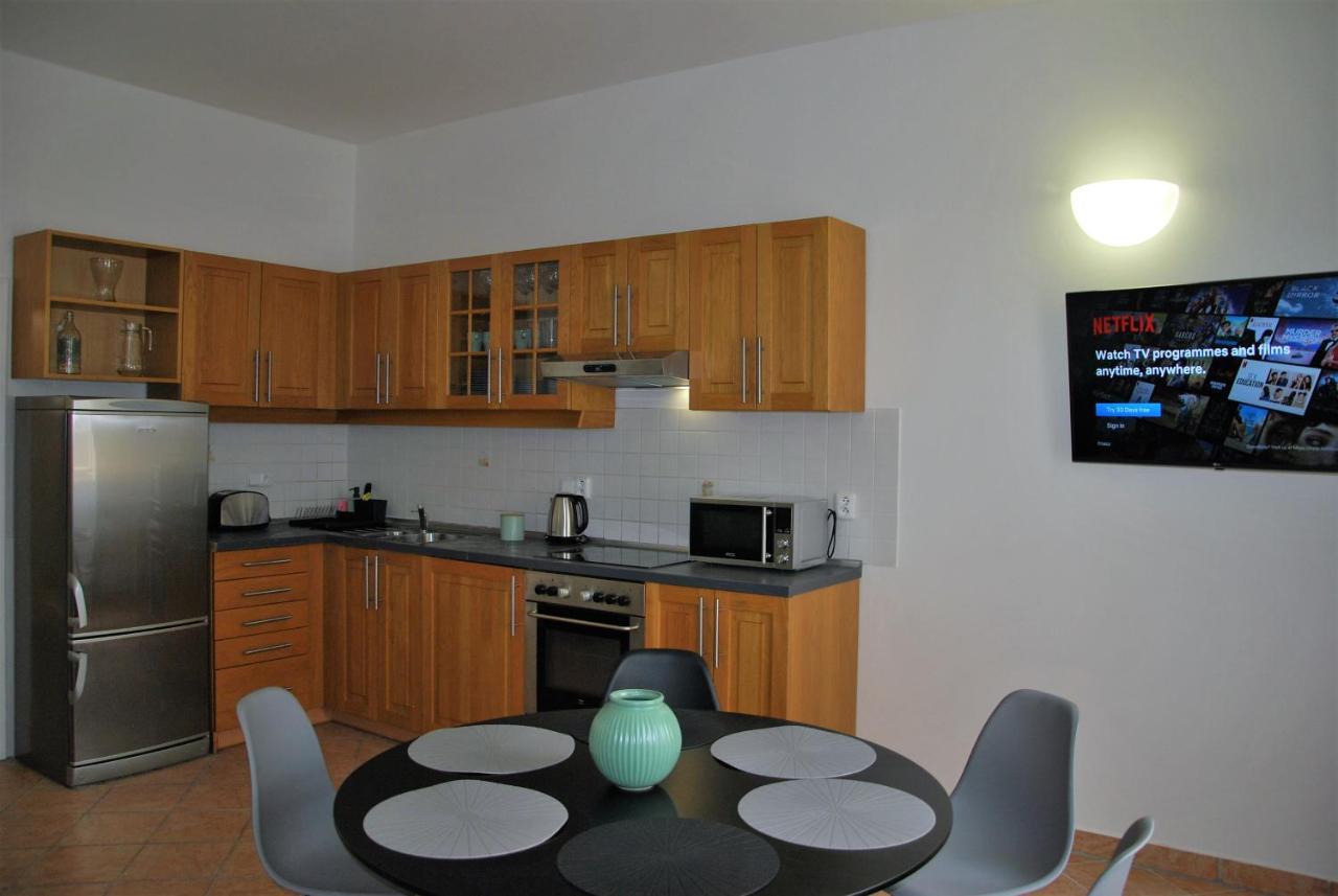 White Swan Boutique Apartments ปราก ภายนอก รูปภาพ