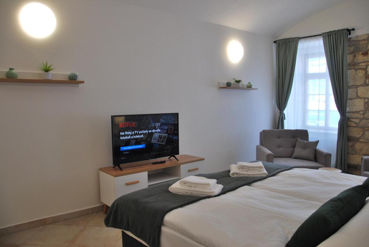White Swan Boutique Apartments ปราก ภายนอก รูปภาพ