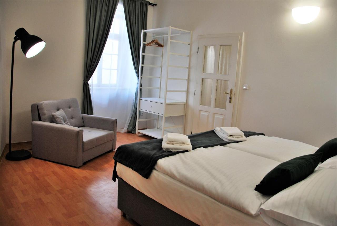 White Swan Boutique Apartments ปราก ภายนอก รูปภาพ