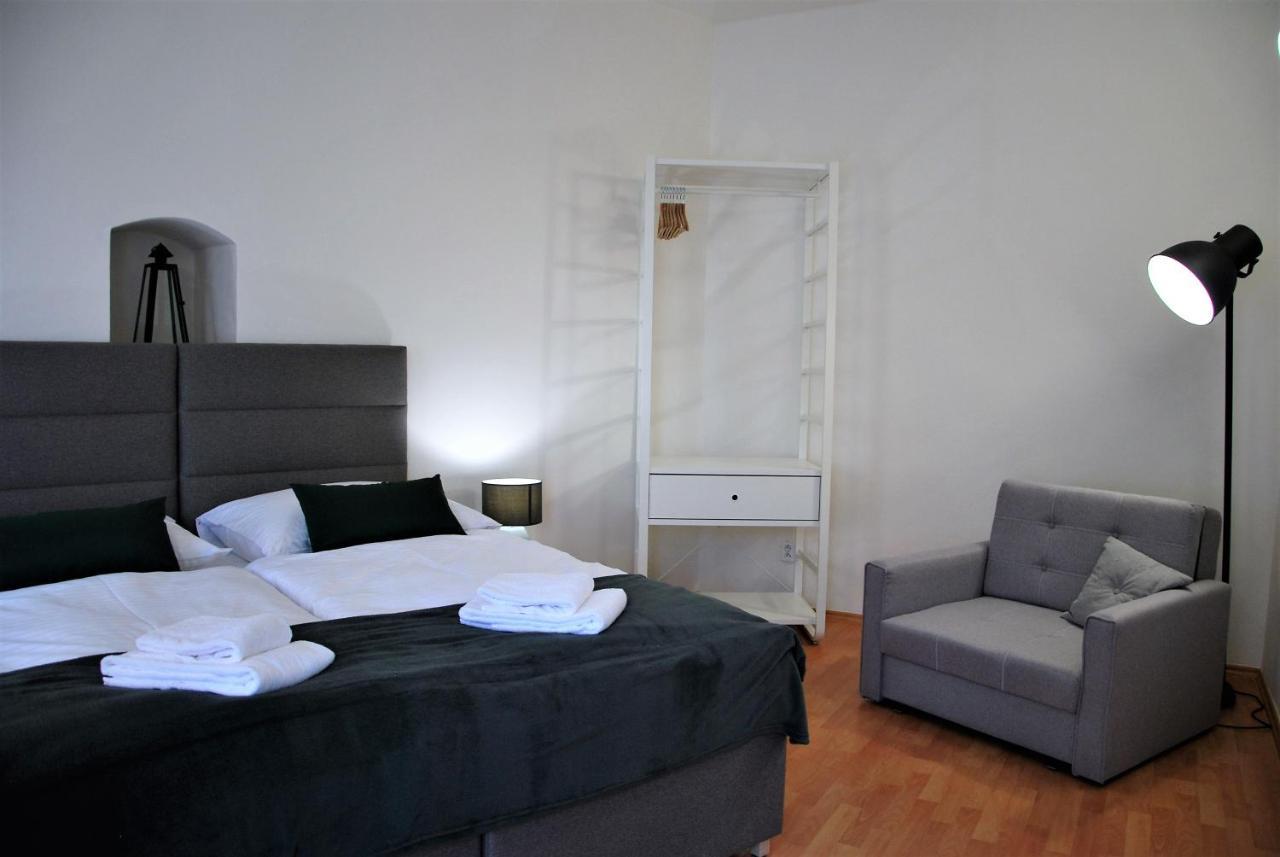 White Swan Boutique Apartments ปราก ภายนอก รูปภาพ