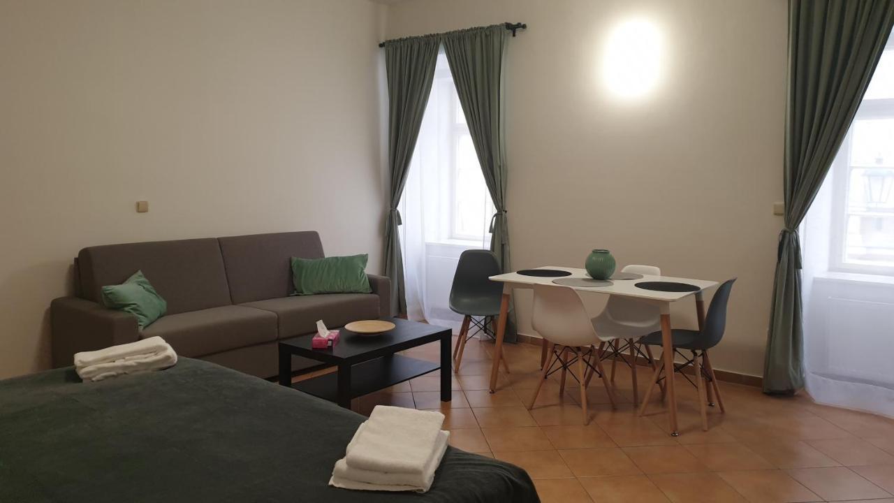 White Swan Boutique Apartments ปราก ภายนอก รูปภาพ