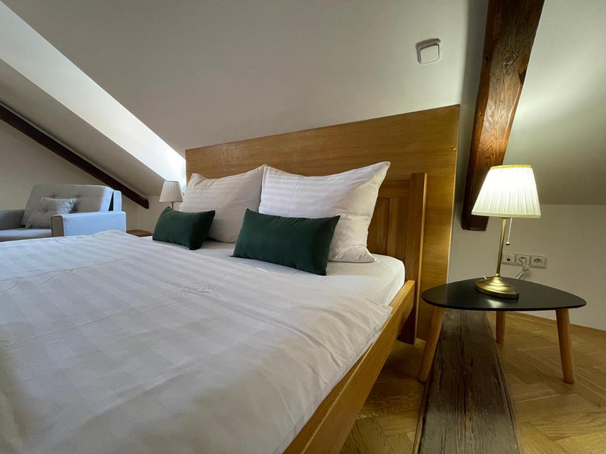 White Swan Boutique Apartments ปราก ภายนอก รูปภาพ