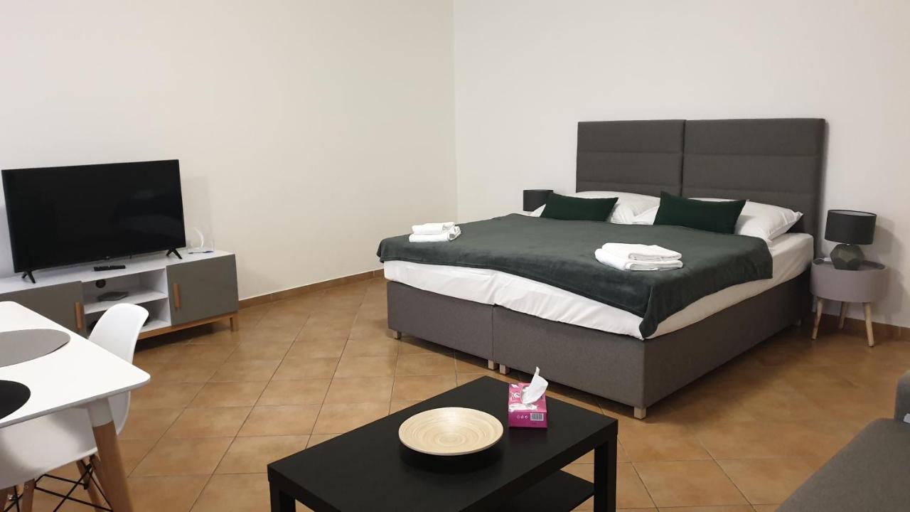 White Swan Boutique Apartments ปราก ภายนอก รูปภาพ