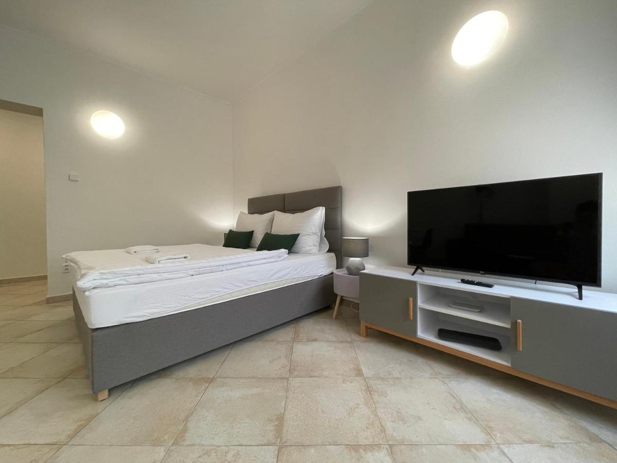 White Swan Boutique Apartments ปราก ภายนอก รูปภาพ