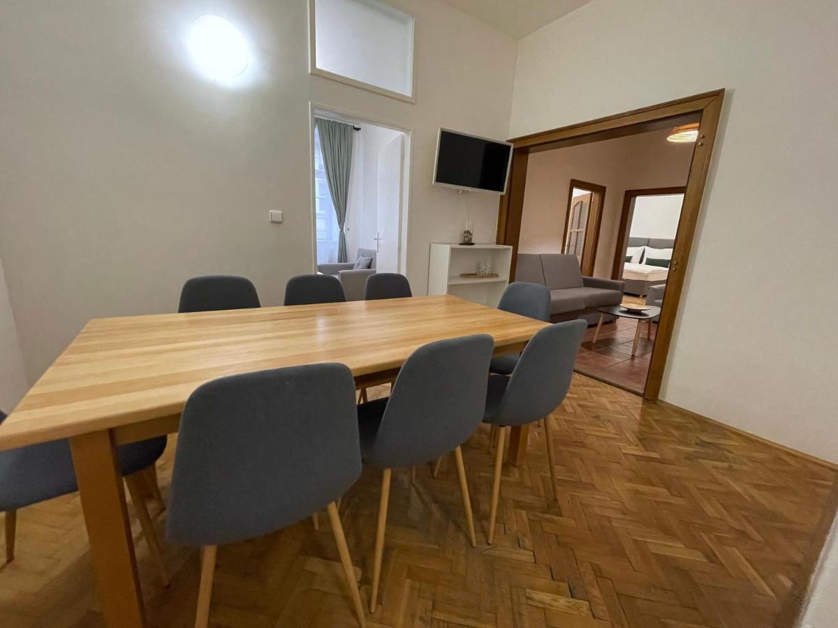 White Swan Boutique Apartments ปราก ภายนอก รูปภาพ