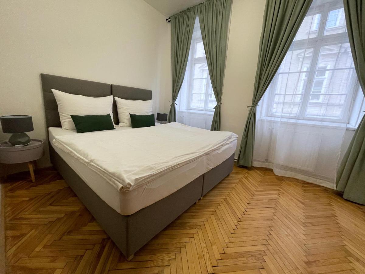 White Swan Boutique Apartments ปราก ภายนอก รูปภาพ